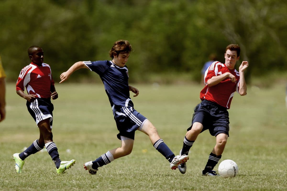 Fußballspiel auf dem Rasen